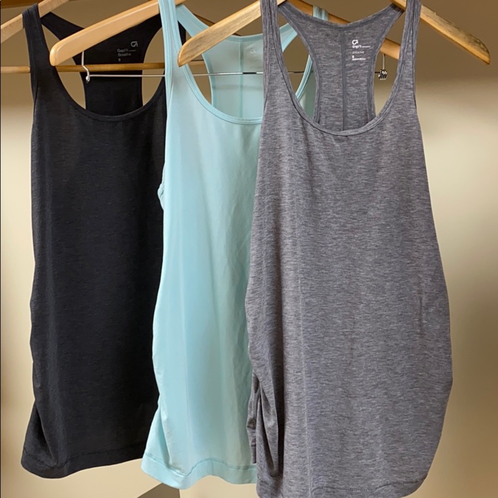 Gap maternity breathe workout tank bundle, s